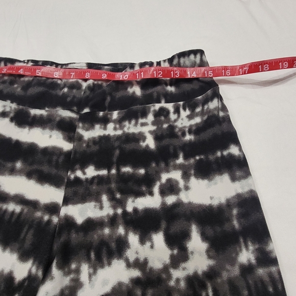 No Boundaries XL Black Cream Tie-Dye Flare Pants Striped Stretch Boho Wide Leg - Picture 3 of 16